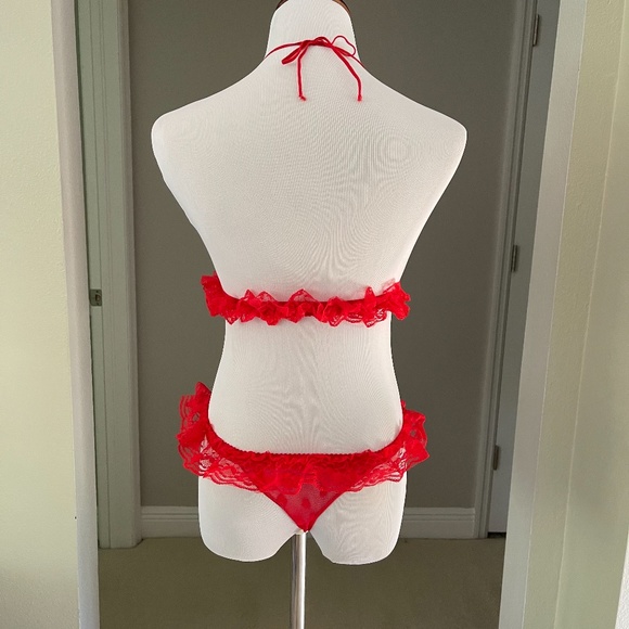 Red lace lingerie set with stockings - Picture 3 of 6